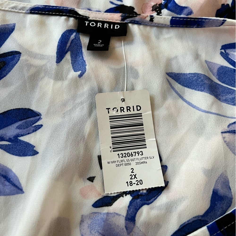 Torrid Ivory & Blue Floral Peplum Blouse flutter sleeves Size 2 2X 18-20 NWT - Picture 5 of 9